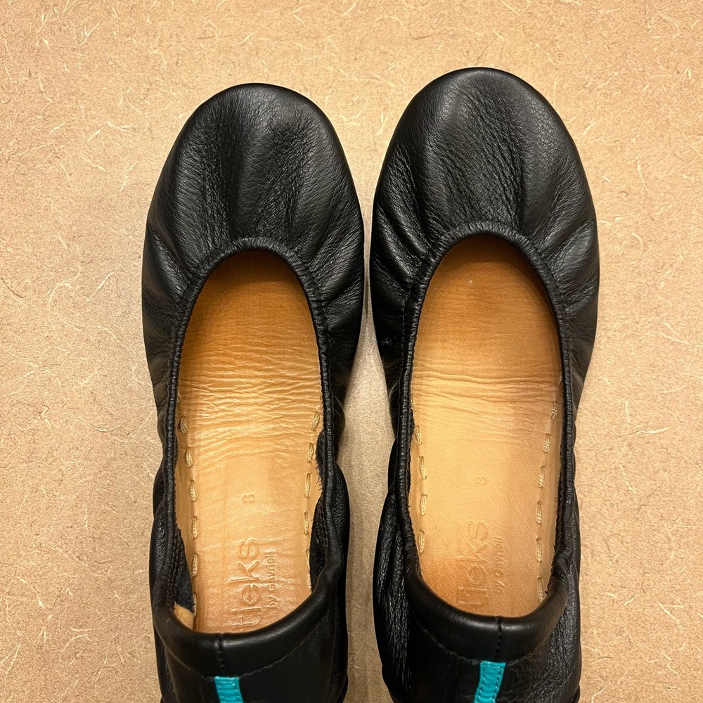Black tieks like new condition. Size 8